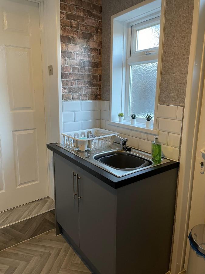 Howe - Newly Refurbished 2 Bedroom Flat Free Parking 盖茨黑德 外观 照片